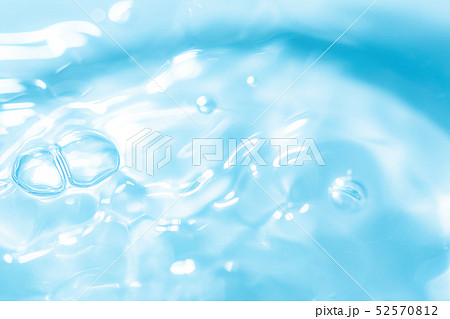 水の泡・水面・水中・水の素材。健康や医療、環境やライフスタイル、飲料のイメージ。 水の泡・水面・水中・水の素材。健康や医療、環境やライフスタイル、飲料のイメージ。 52570812