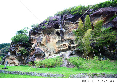 高池の虫喰岩 52575103