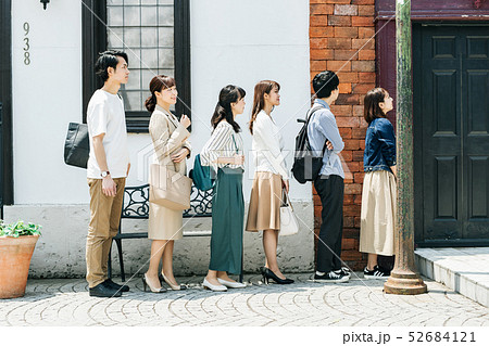 行列 並ぶ 集客 お店 52684121