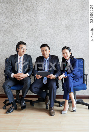 Business people using tablet pc Business people using tablet pc 52686224