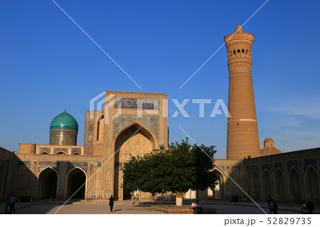 中央アジア シルクロードの旅 ウズベキスタン ブハラ 夕陽に映えるカラーン・ミナレットとモスク 中央アジア シルクロードの旅 ウズベキスタン ブハラ 夕陽に映えるカラーン・ミナレットとモスク 52829735