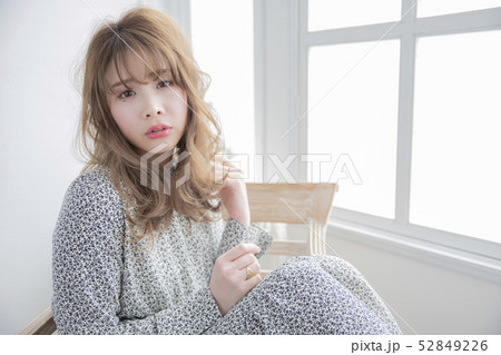 ゆるふわミディアムヘアー 日本人　ヘアスタイル 52849226