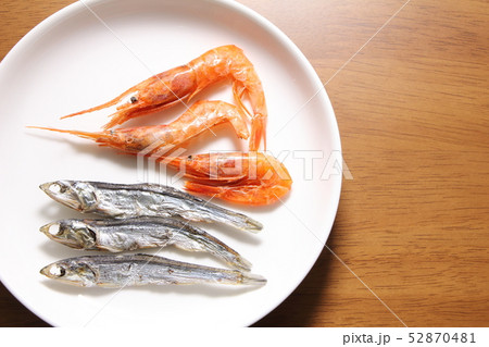 海産おつまみ2種盛り(焼きめざし・干し甘えび) 52870481