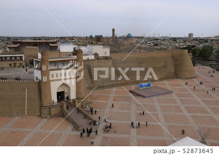 中央アジア シルクロードの旅 ウズベキスタン ブハラ アルク城城門とレギスタン広場(展望タワーより) 中央アジア シルクロードの旅 ウズベキスタン ブハラ アルク城城門とレギスタン広場(展望タワーより) 52873645