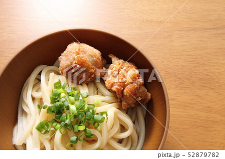 唐揚げうどん(鶏もも肉唐揚げトッピングぶっかけうどん(冷))。 唐揚げうどん(鶏もも肉唐揚げトッピングぶっかけうどん(冷))。 52879782