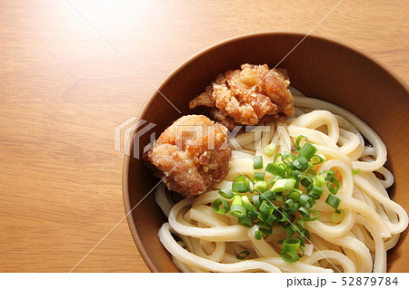 唐揚げうどん(鶏もも肉唐揚げトッピングぶっかけうどん(冷))。 52879784