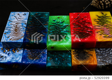 Casting epoxy resin Stabilizing pine cone 52920399