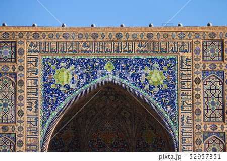 中央アジア シルクロードの旅 ウズベキスタン サマルカンド レギスタン広場 ティラカリ・メドレセ 中央アジア シルクロードの旅 ウズベキスタン サマルカンド レギスタン広場 ティラカリ・メドレセ 52957351