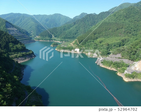 空撮　上大須ダム（奥美濃水力発電所）　ダム湖 52964702