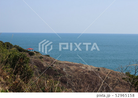 海と空と柱状節理 52965158