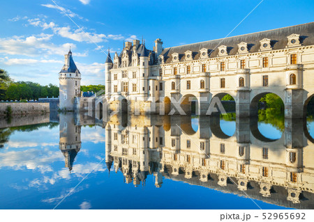 Chateau de Chenonceau is a french castle spanning the River Cher near Chenonceaux village, Loire Chateau de Chenonceau is a french castle spanning the River Cher near Chenonceaux village, Loire 52965692