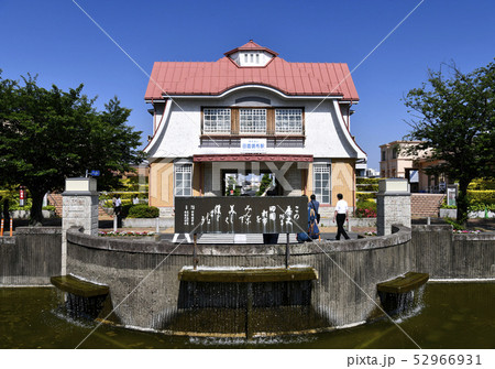 日本の東京都市景観 田園調布駅の復元駅舎を望む 日本の東京都市景観 田園調布駅の復元駅舎を望む 52966931