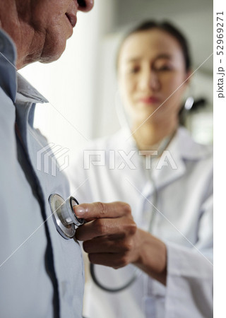Patient visiting a doctor Patient visiting a doctor 52969271