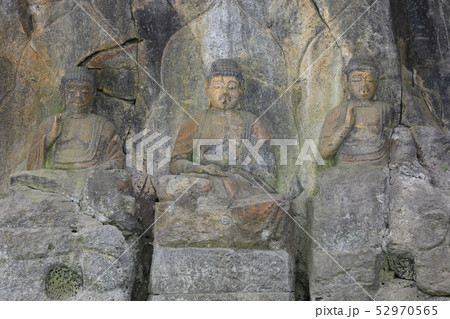 臼杵石仏(如来三尊像・ホキ石仏第一群) 臼杵石仏(如来三尊像・ホキ石仏第一群) 52970565
