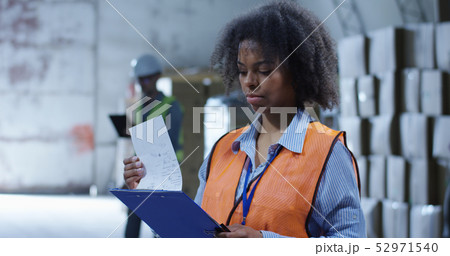 Supervisor in a warehouse Supervisor in a warehouse 52971540