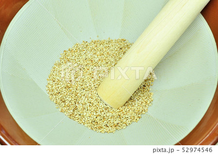 胡麻をする 52974546