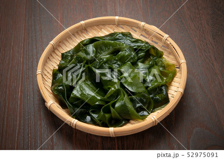 水戻しした塩蔵ワカメ 52975091