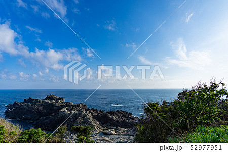 本州最南端・潮岬から太平洋を望む 52977951
