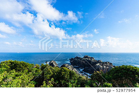 本州最南端・潮岬から太平洋を望む 52977954