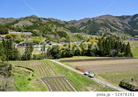 春の京丹波町農村風景 春の京丹波町農村風景 52978161