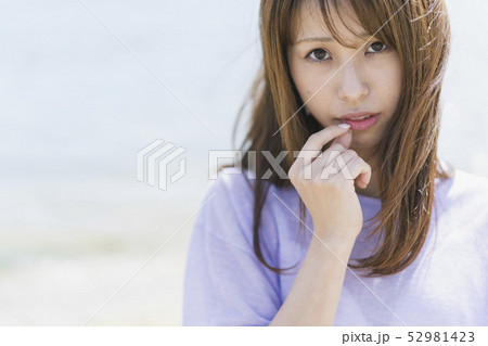 島を旅する女性 島を旅する女性 52981423