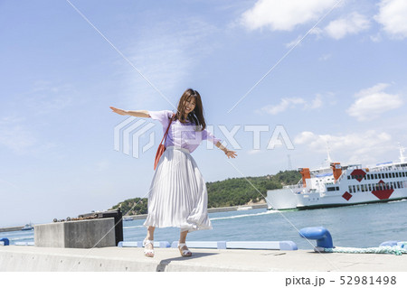 島を旅する女性 島を旅する女性 52981498