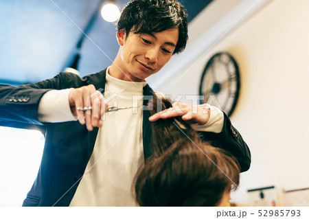 美容師 ヘアカット 52985793
