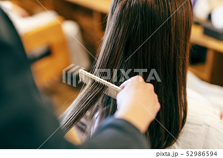 ヘアサロン ブラシ ブラッシング ヘアサロン ブラシ ブラッシング 52986594