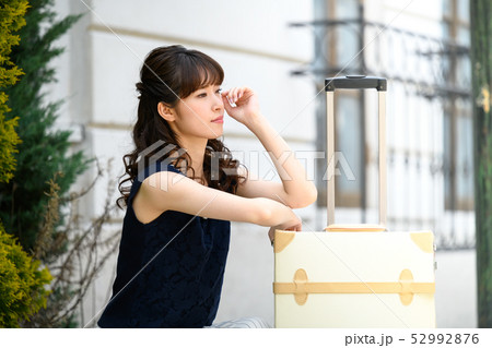 女性　旅行　バカンス 52992876