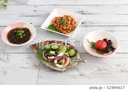 美味しそうな和風総菜 52994027