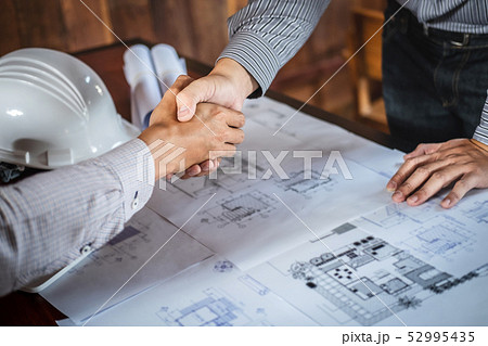Shaking hands of collaboration, Construction 52995435