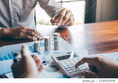 Business group brainstorming on meeting to Business group brainstorming on meeting to 52995449