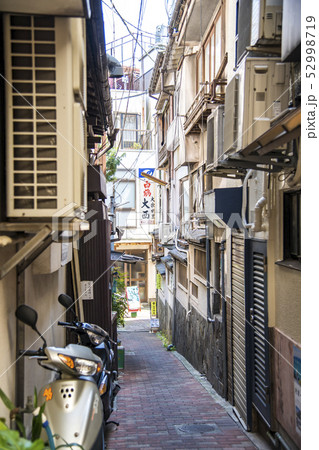 【熱海　平和通り商店街　裏路地】 52998719