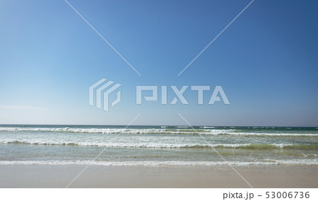 Beautiful beach with waves in the ocean 53006736