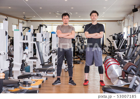 スポーツジムと男性 スポーツジムと男性 53007185