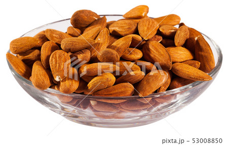 Image of roasted salt almonds on glass bowl, nobody 53008850