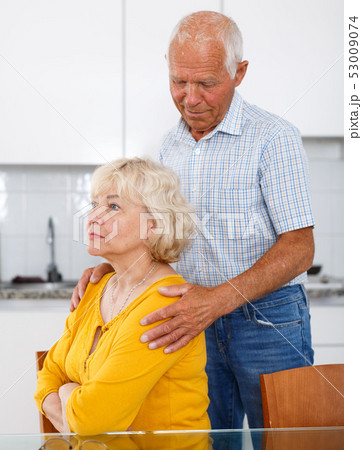 Upset elderly man and woman quarrelling at home interior Upset elderly man and woman quarrelling at home interior 53009074