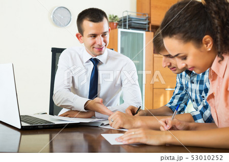 Spouses and salesman with documents Spouses and salesman with documents 53010252