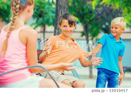 Younger brother is jealousing of his brother when he is communicating with girlfriend 53010457