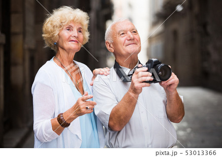 Senior main with his wife photographing sights 53013366