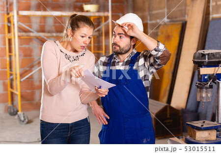 Female architect dissatisfied with the work of the builder Female architect dissatisfied with the work of the builder 53015511