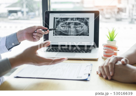 Medical team discussing, health care talking to Medical team discussing, health care talking to 53016639