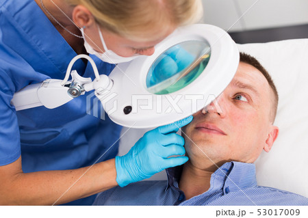 Woman doctor is examining patient before the procedure Woman doctor is examining patient before the procedure 53017009
