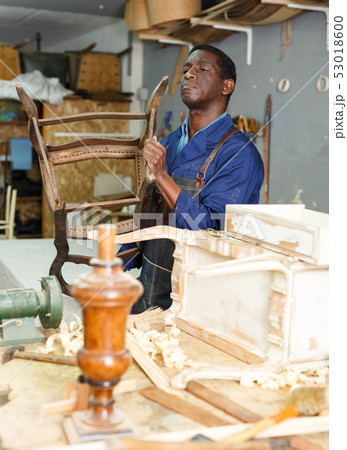 Process of renewing vintage chair 53018600
