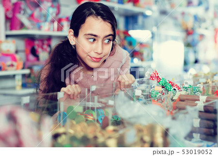 glad schoolgirl delighted with choosing lollipop in store glad schoolgirl delighted with choosing lollipop in store 53019052