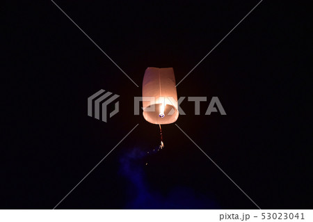 Launching floating lanterns Yeepeng Festival in  53023041