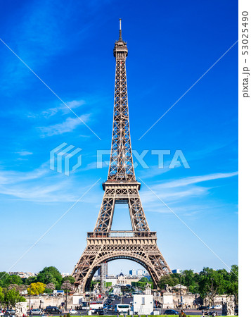 パリ シャイヨ宮から眺めるエッフェル塔 縦位置 パリ シャイヨ宮から眺めるエッフェル塔 縦位置 53025490