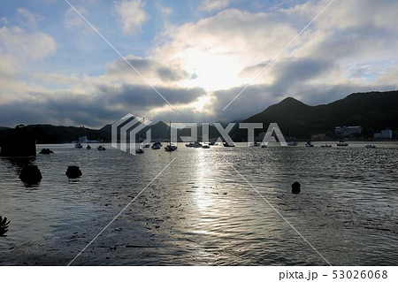 伊豆下田の海辺の夕暮れ 53026068