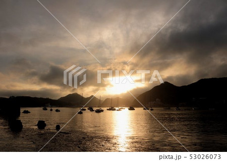 伊豆下田の海辺の夕暮れ 53026073