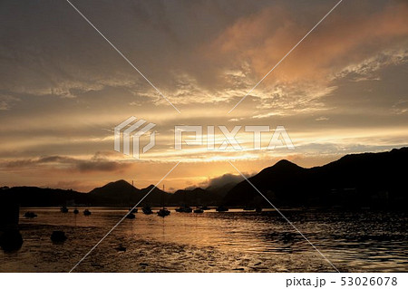 伊豆下田の海辺の夕暮れ 53026078
